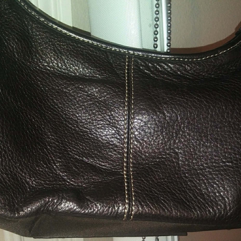 Leather aTheSak pursre.